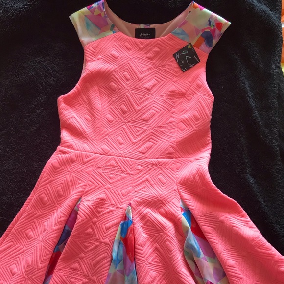 BRAND NEW Coral Dress with multi-color pleats - Picture 2 of 7